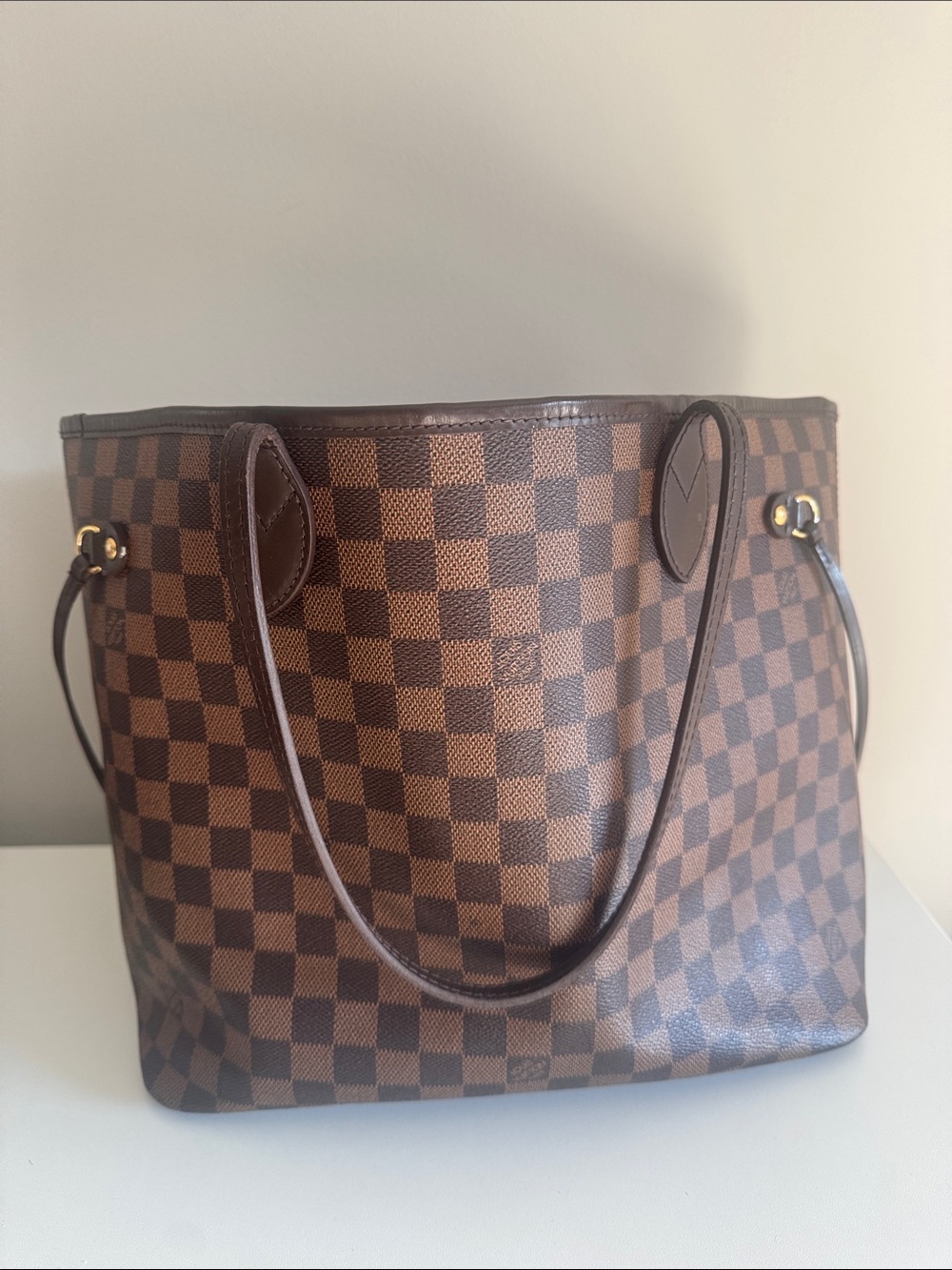 Louis Vuitton
Damier Ebene Neverfull